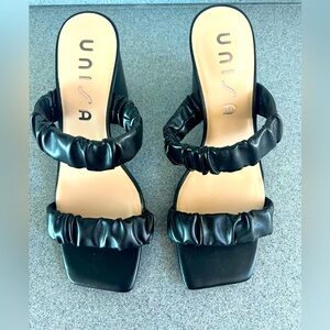 MINT Like New Black Unisa Mules/Clogs